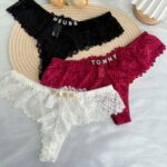 Tanga personnalisé avec nom en cristaux pour femme, culotte bikini sexy rouge ou noire avec dentelle – boutique TOUT POUR MOI
