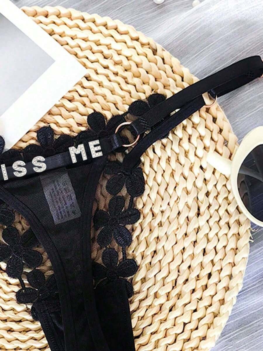 Culotte princesse en maille brodée personnalisée avec lettre en strass doré ou argenté, lingerie femme rouge noir bordeaux – boutique TOUT POUR MOI